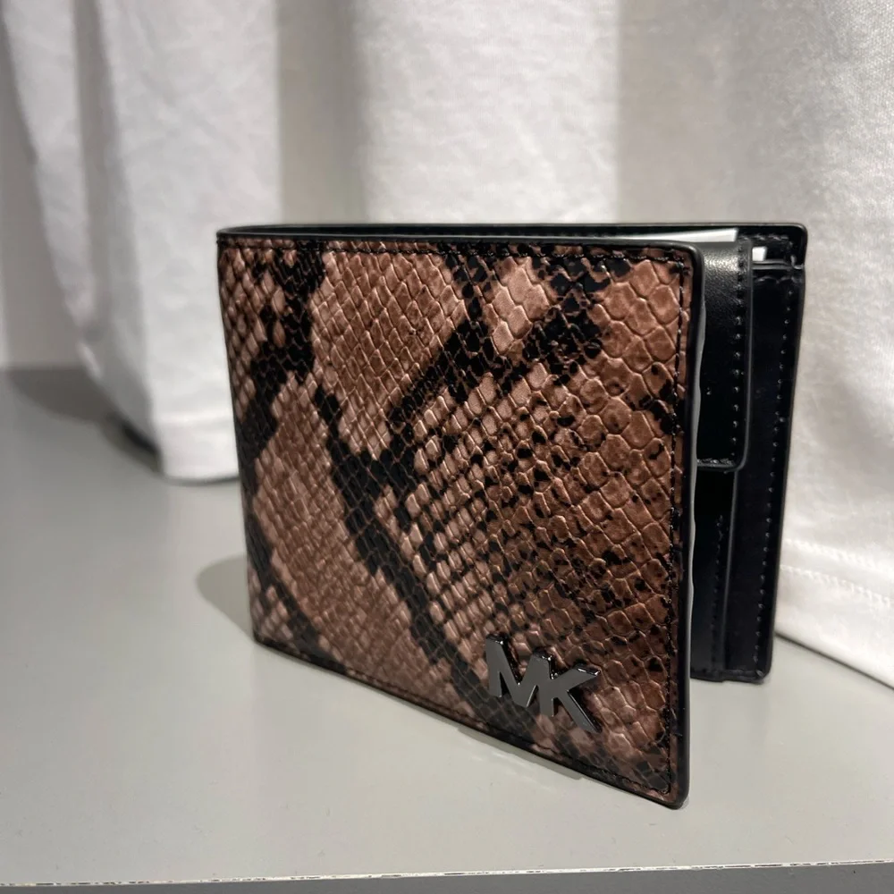MICHAEL KORS Cyrus Snake Embossed Billfold Wallet With Coin Pouch Driftwood  NWT